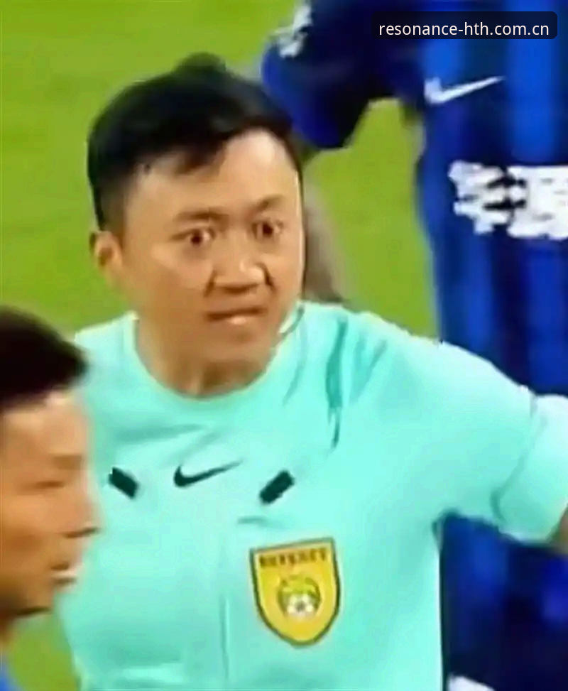 揭秘马宁世界杯执裁背后的真相：不看评论，只信裁判讲师